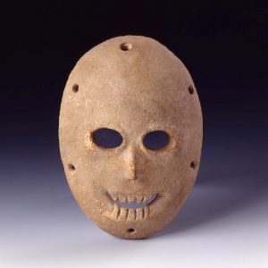 Un masque en pierre du Néolithique